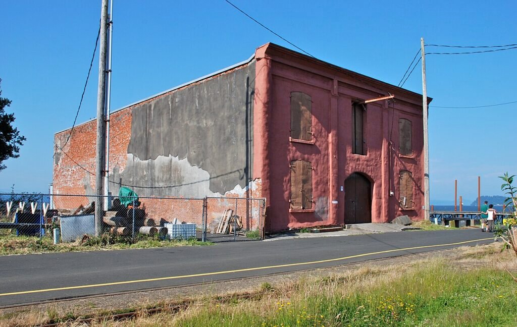 Astoria Wharf and Warehouse Co. building on the riverfront
