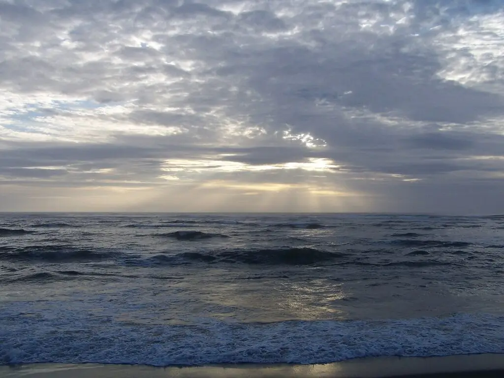 Beach and tide in Lincoln City, Oregon