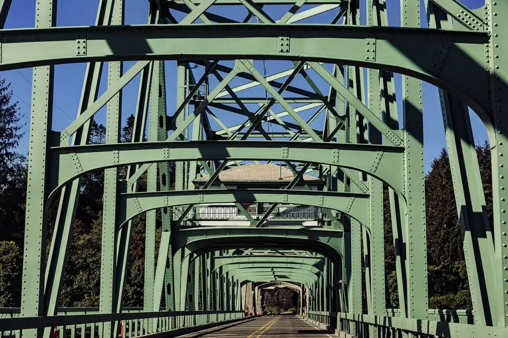 Umpqua River swing bridge carrying Highway 101 near Reedsport, Oregon